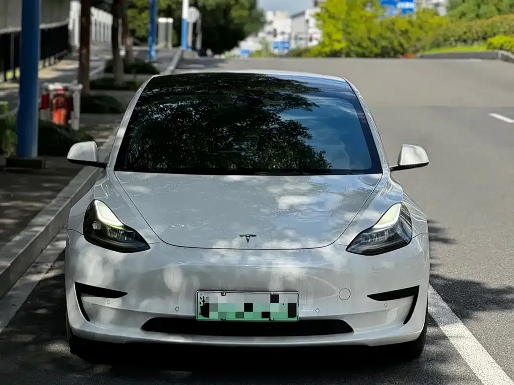 Tesla Model 3 — фото 9
