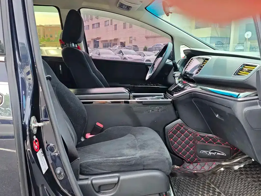 Honda Odyssey — фото 10