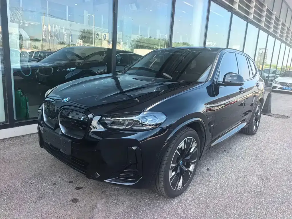 BMW iX3 — фото 1
