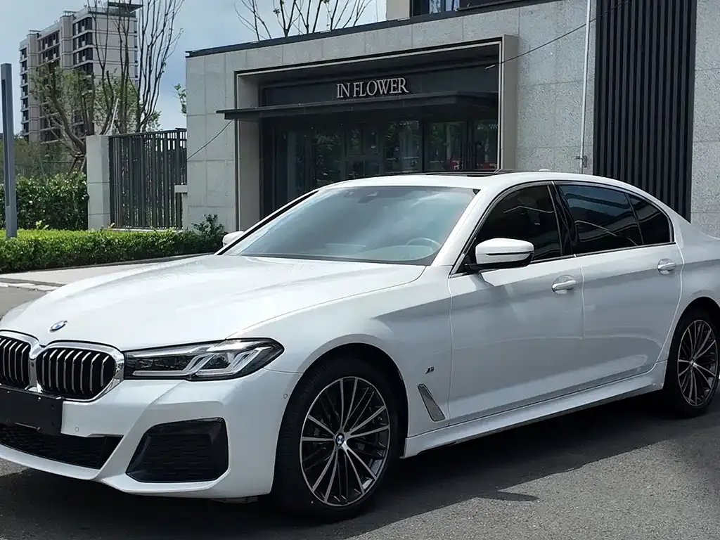 BMW 5 Series — фото 1