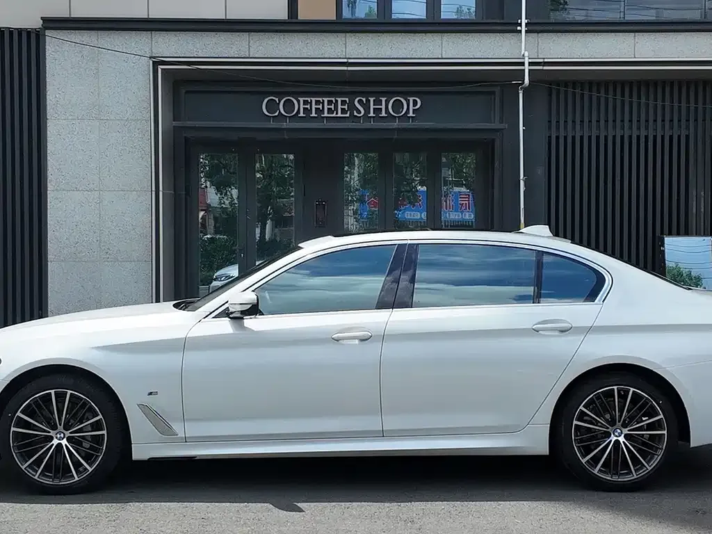 BMW 5 Series — фото 6