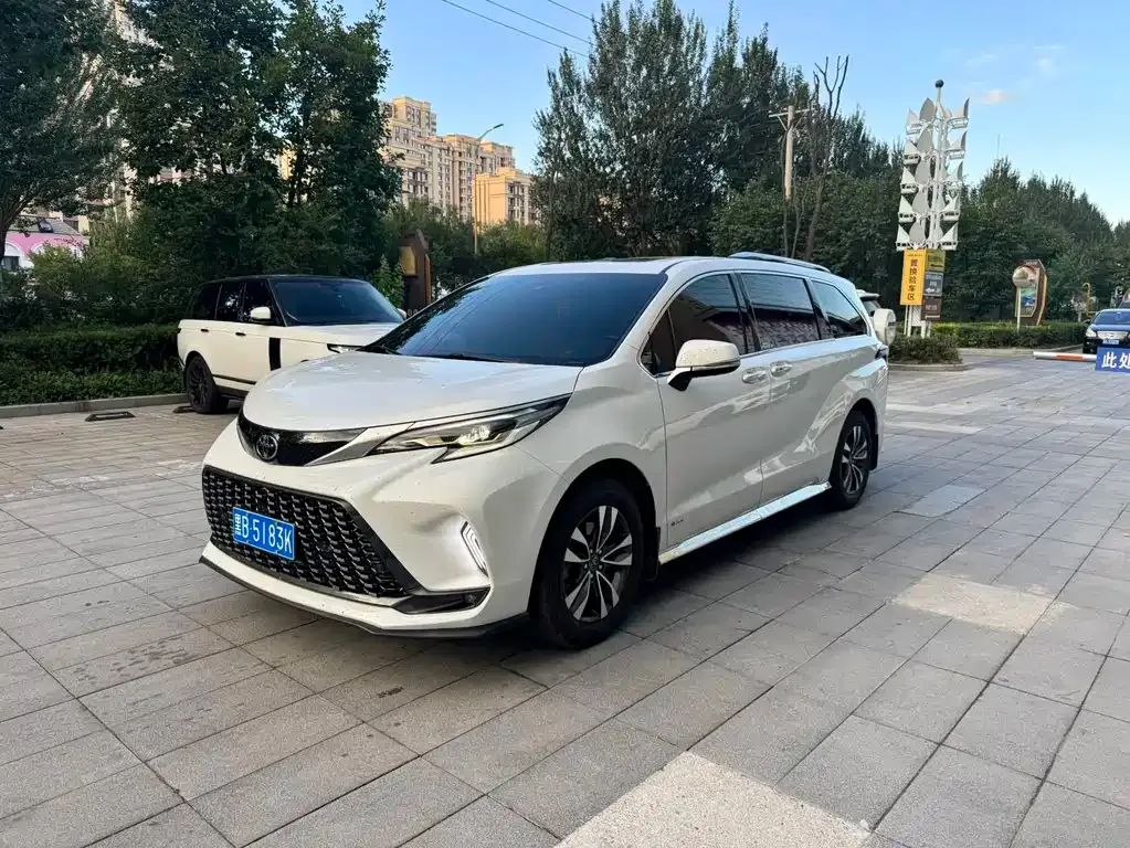 Toyota Granvia — фото 1