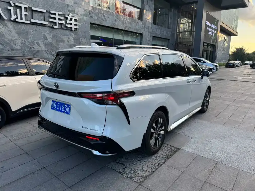 Toyota Granvia — фото 6