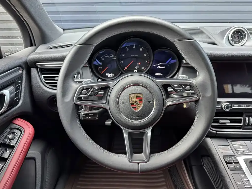 Porsche Macan — фото 10