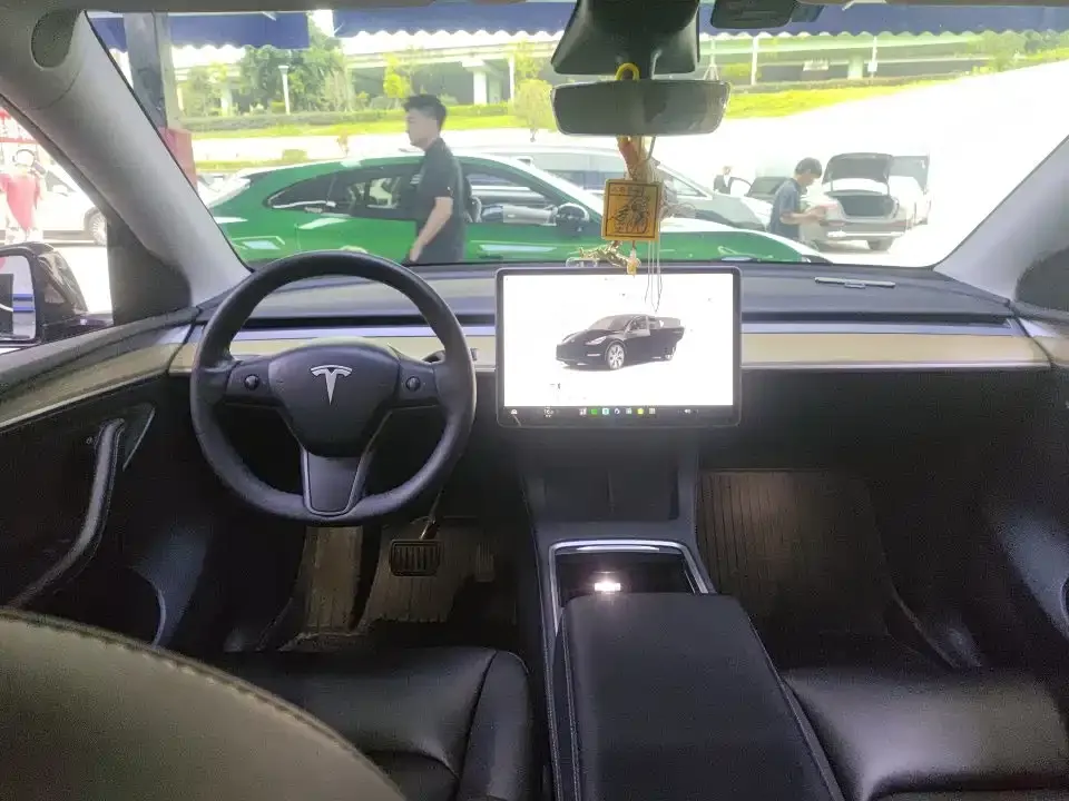 Tesla Model Y — фото 2