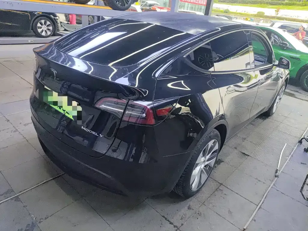 Tesla Model Y — фото 6