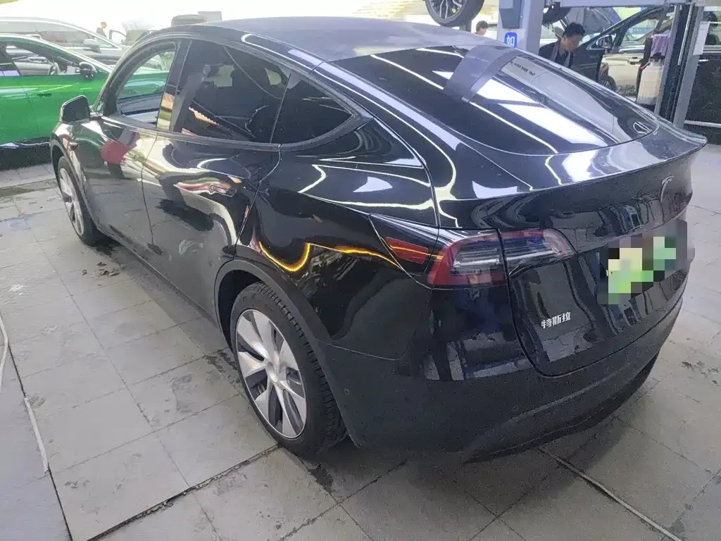 Tesla Model Y — фото 3