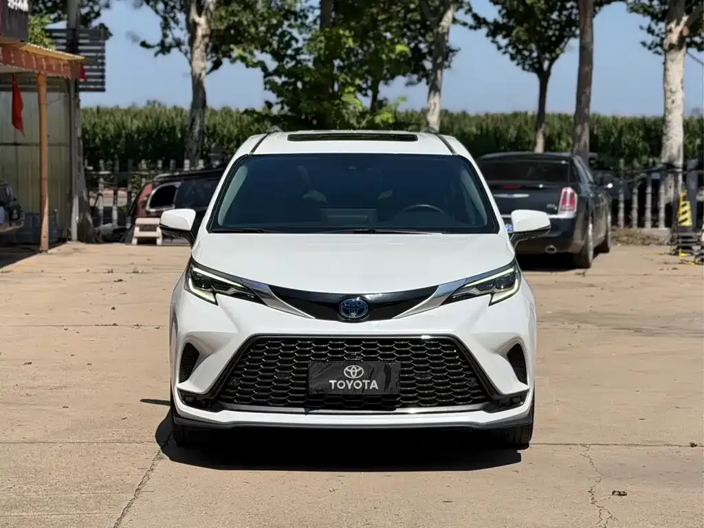 Toyota Granvia — фото 2