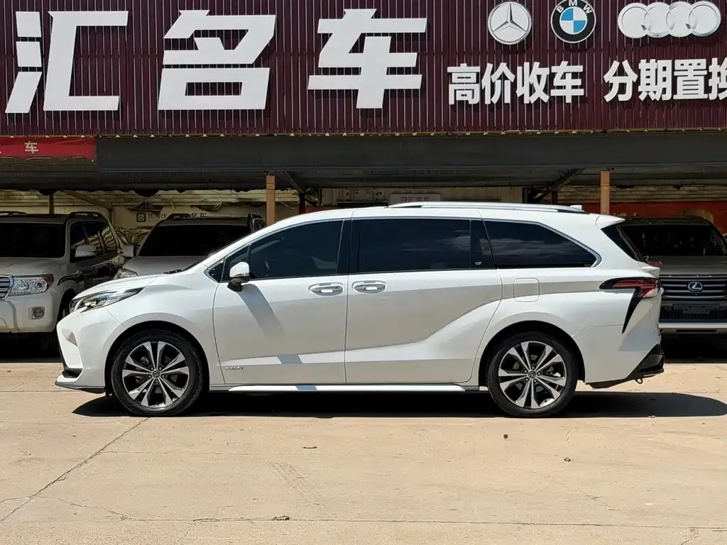 Toyota Granvia — фото 4
