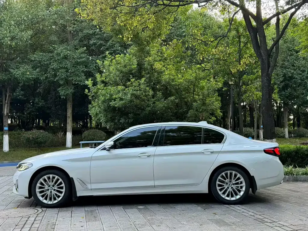 BMW 5 Series — фото 4