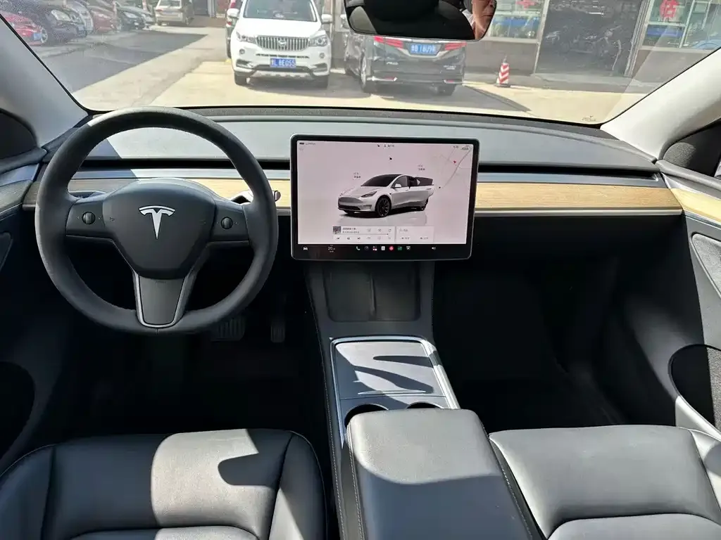 Tesla Model Y — фото 3