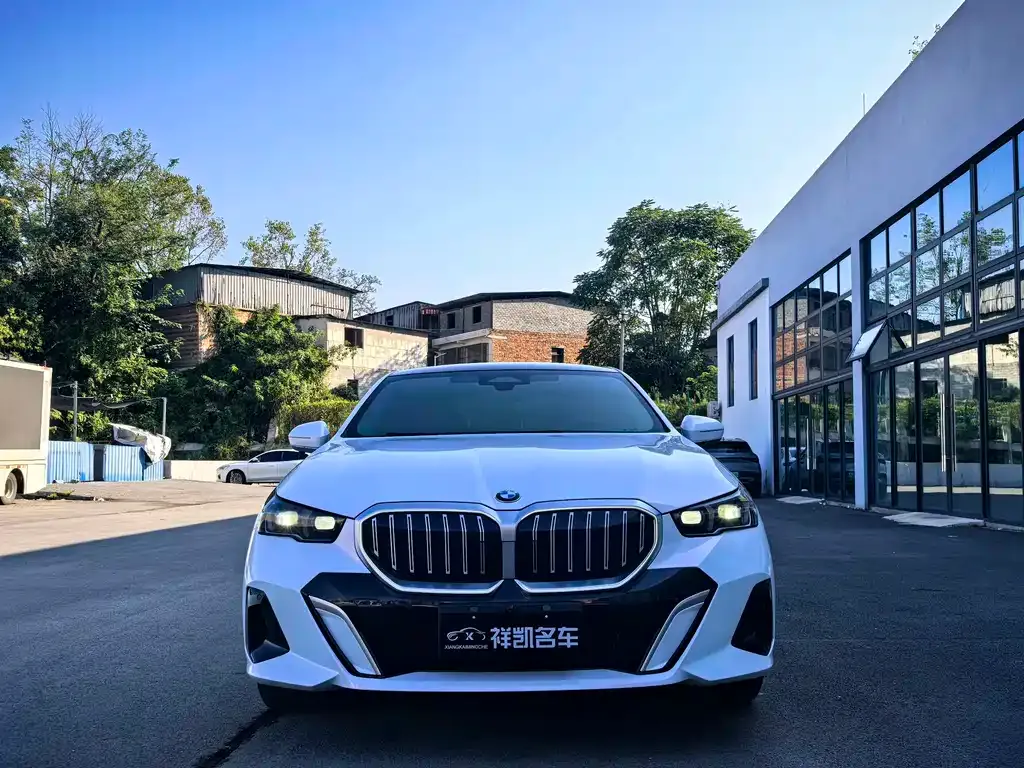 BMW 5 Series — фото 10