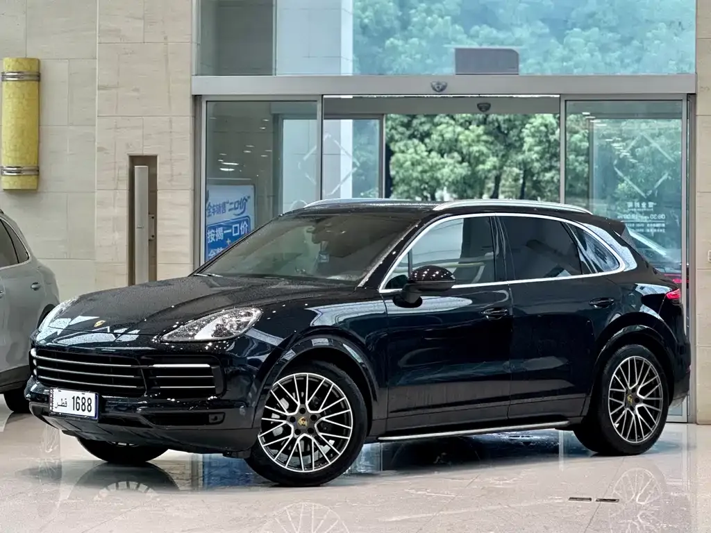 Porsche Cayenne — фото 1