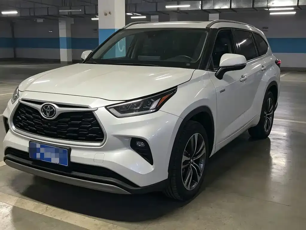 Toyota Highlander — фото 1