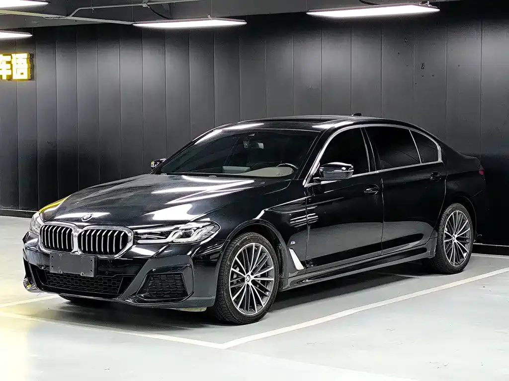 BMW 5 Series — фото 1