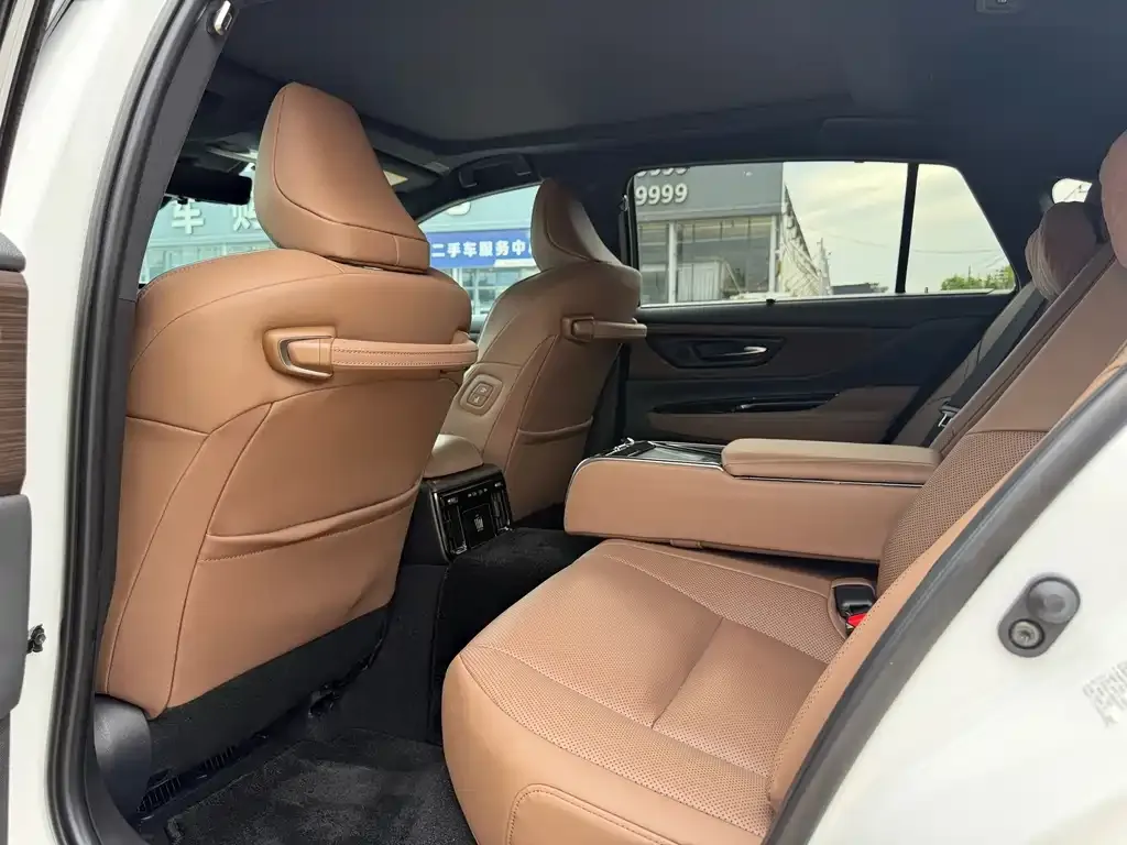 Toyota Crown (Import) — фото 2