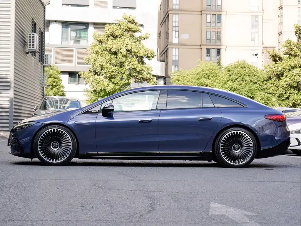 Mercedes-Benz EQS AMG — фото 7