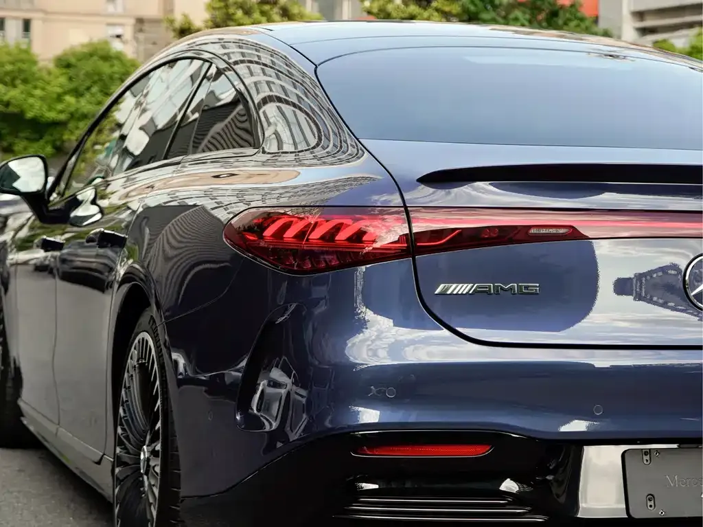 Mercedes-Benz EQS AMG — фото 9