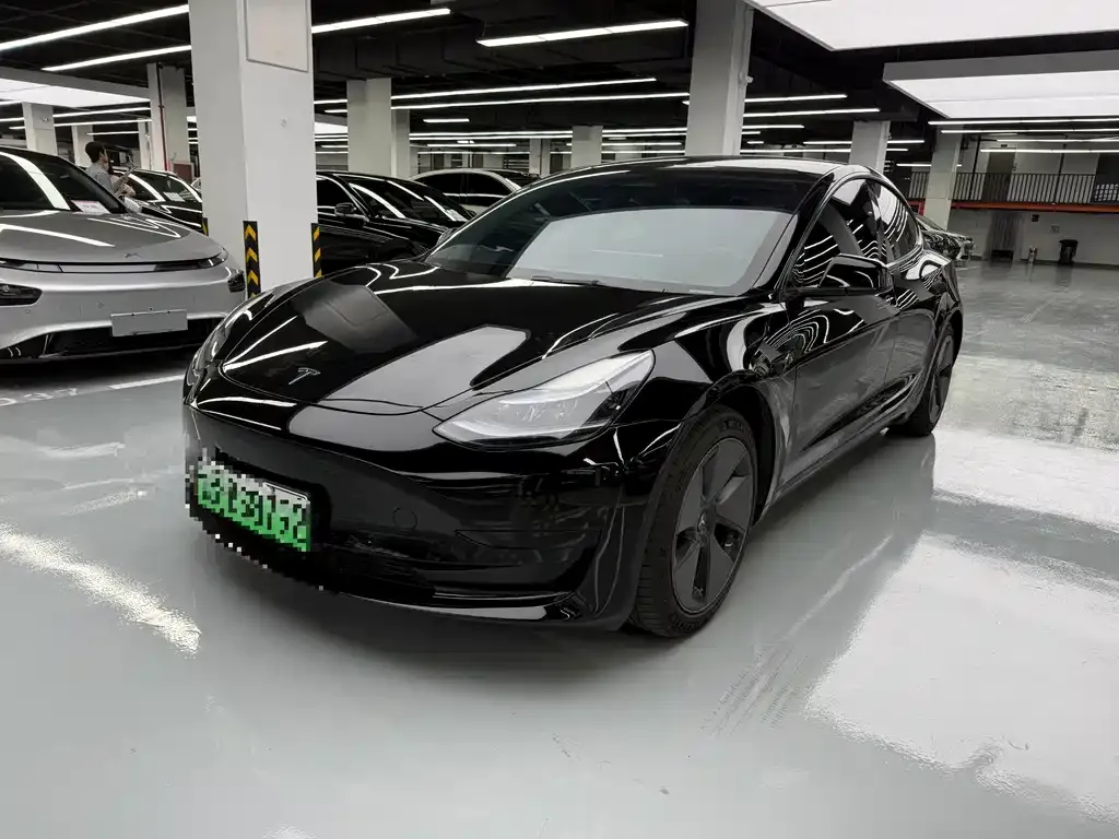Tesla Model 3 — фото 1