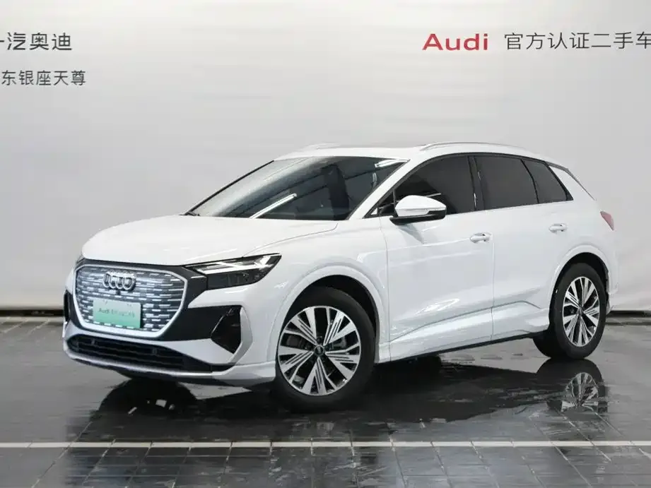 Audi Q4 e-tron — фото 1