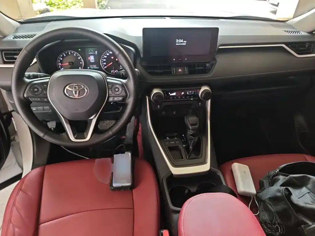 Toyota RAV4 — фото 9