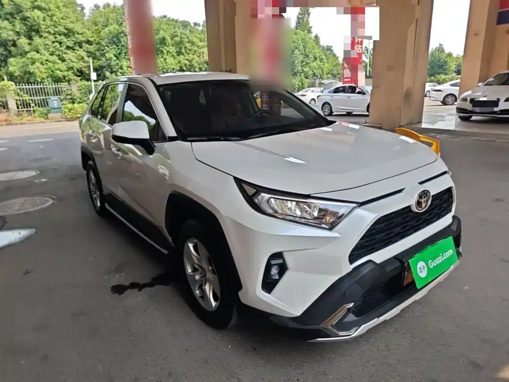 Toyota RAV4 — фото 8