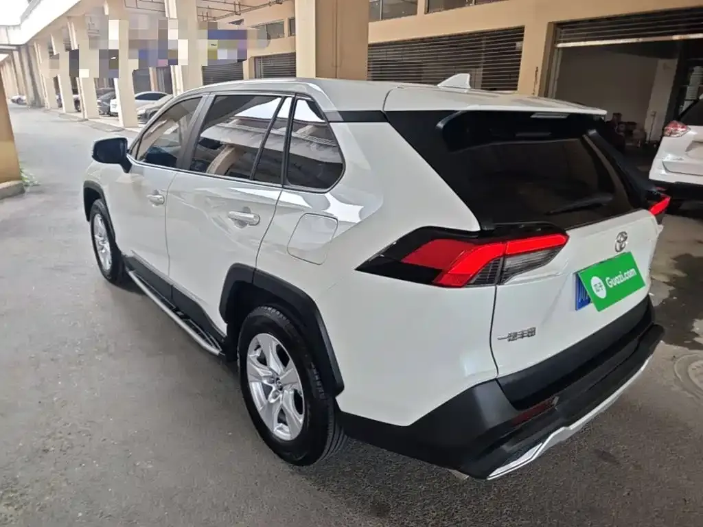 Toyota RAV4 — фото 10