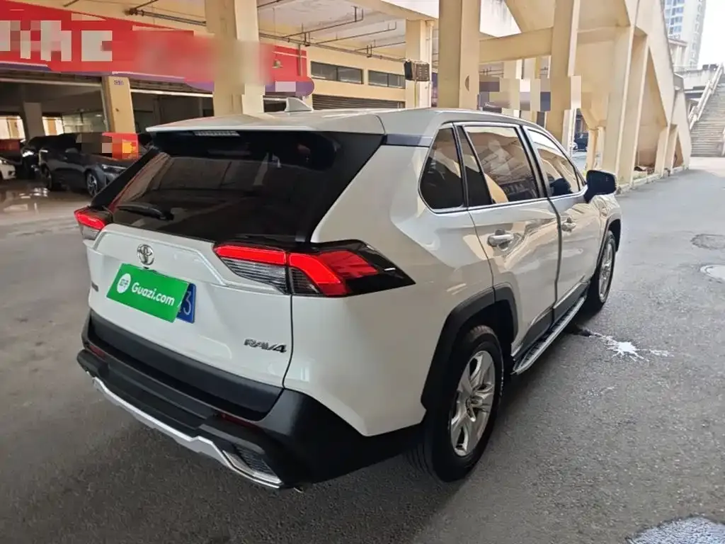 Toyota RAV4 — фото 4