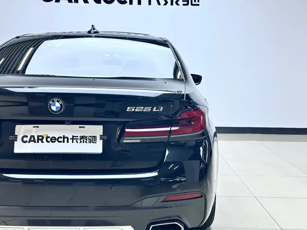 BMW 5 Series — фото 4