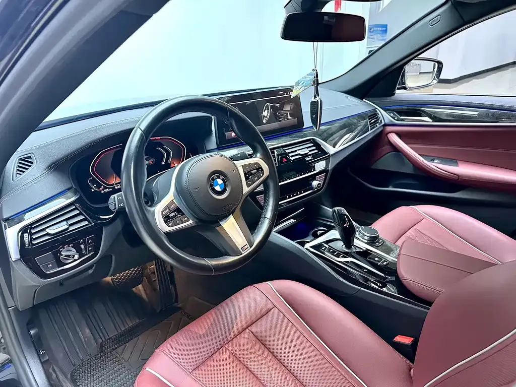 BMW 5 Series — фото 9