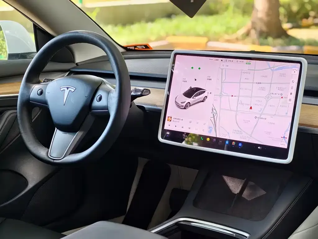 Tesla Model 3 — фото 3