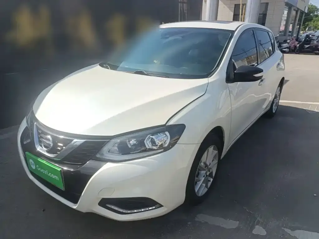 Nissan Tiida — фото 1