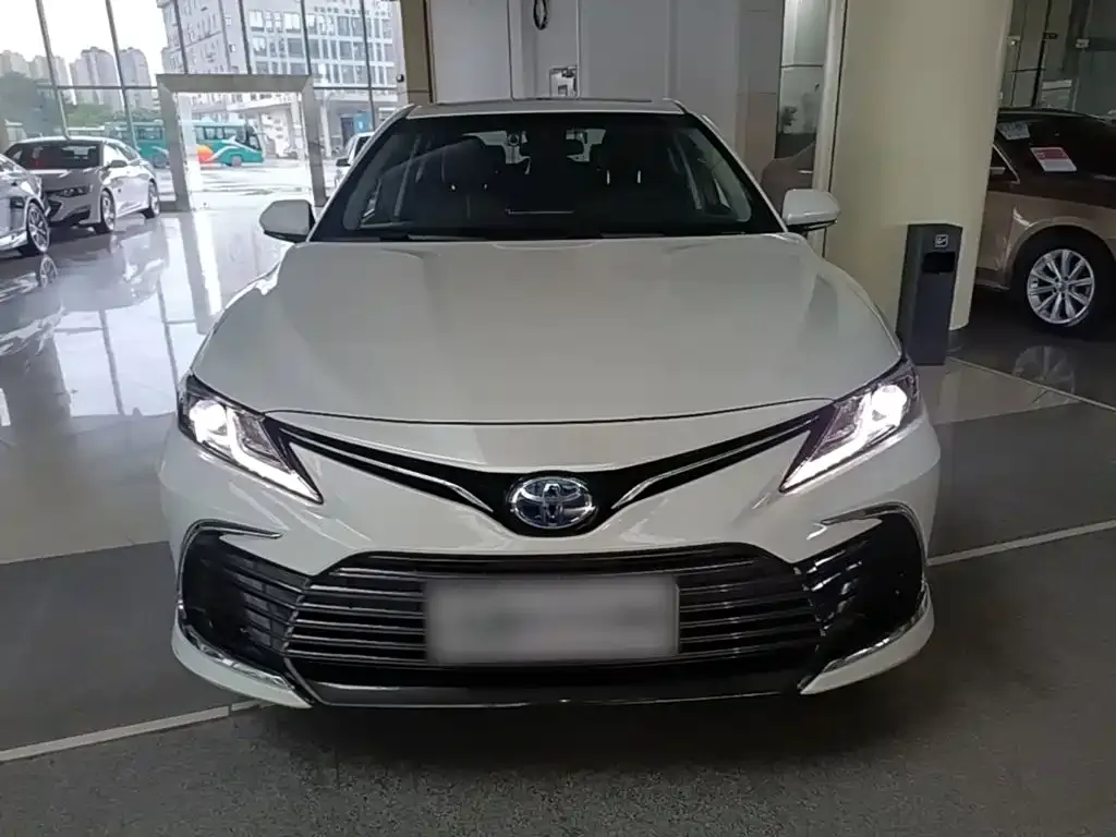 Toyota Camry — фото 4