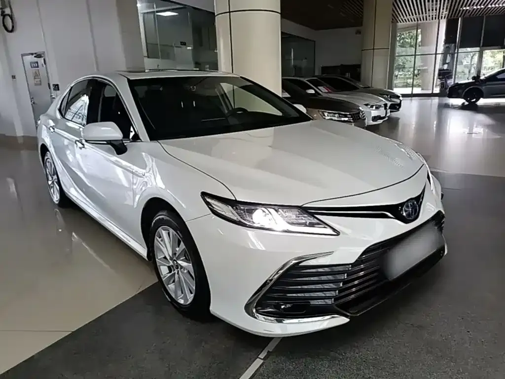 Toyota Camry — фото 6