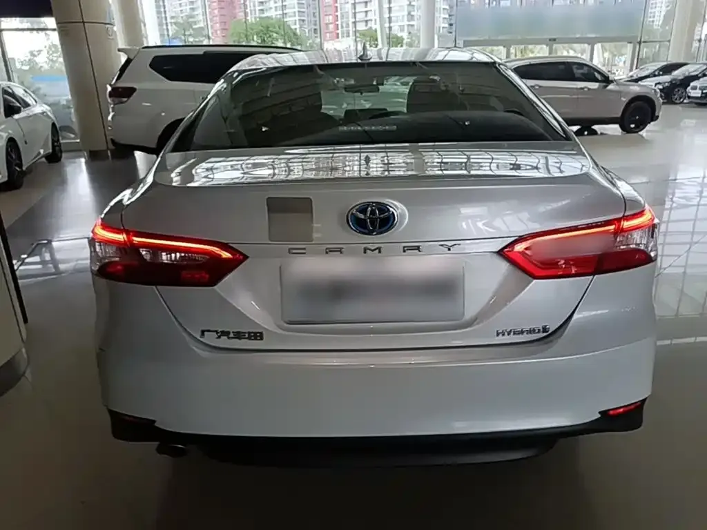 Toyota Camry — фото 3