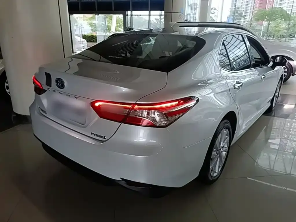 Toyota Camry — фото 9