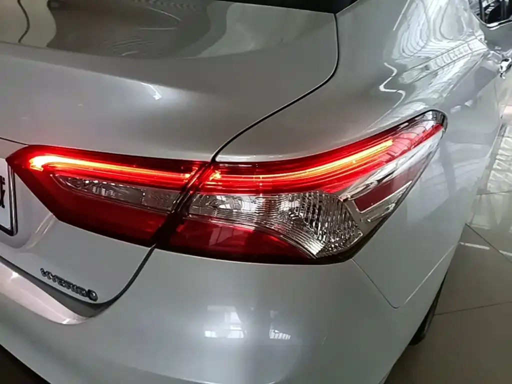 Toyota Camry — фото 10
