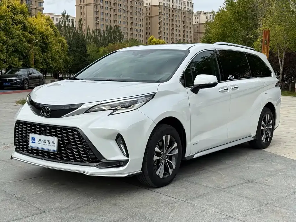 Toyota Granvia — фото 1