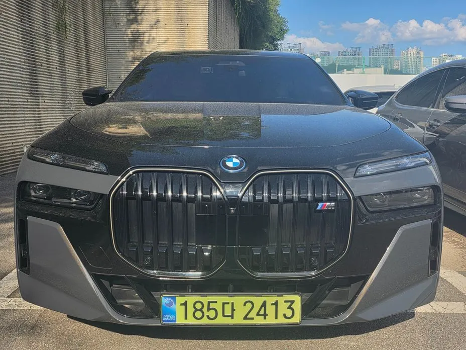 BMW i7 — фото 10