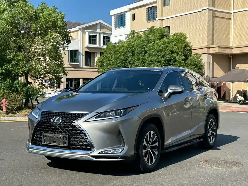 Lexus RX — фото 1