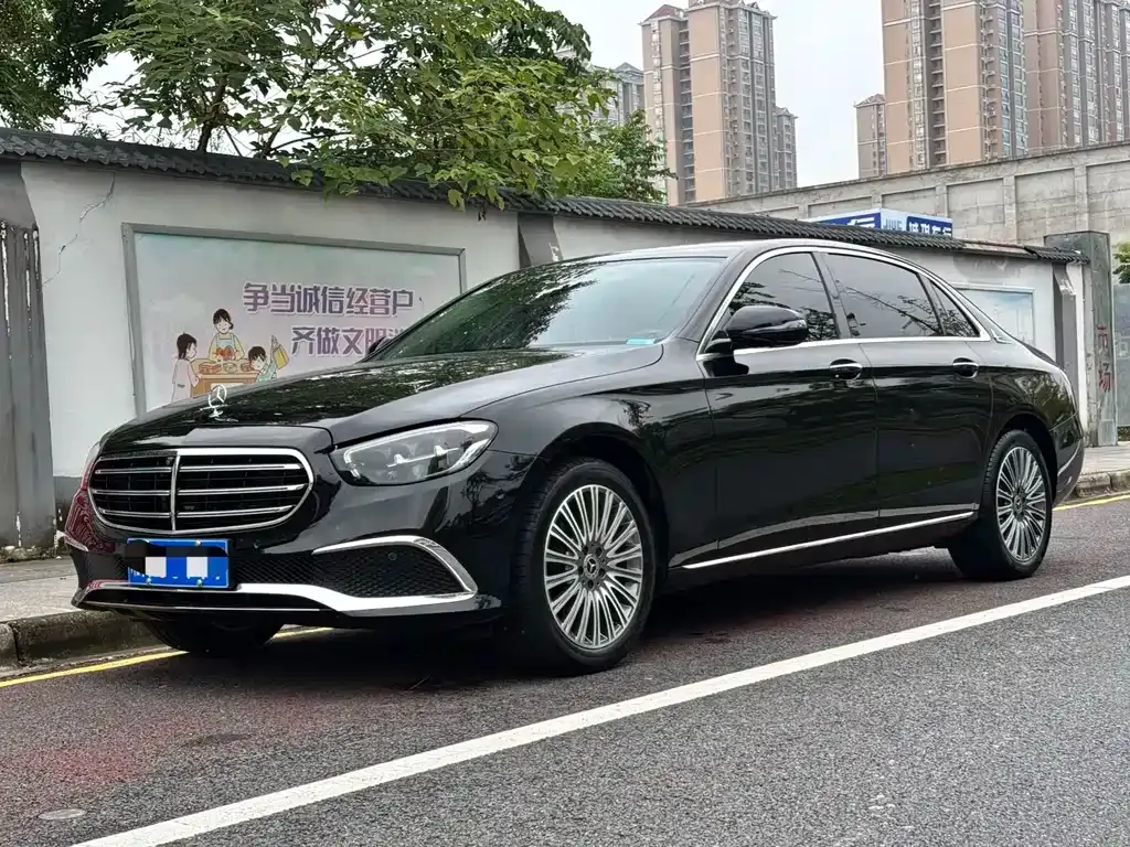 Mercedes-Benz E-Class — фото 1