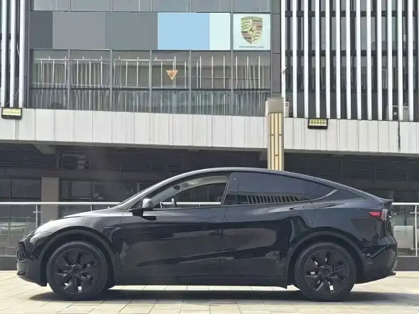 Tesla Model Y — фото 8