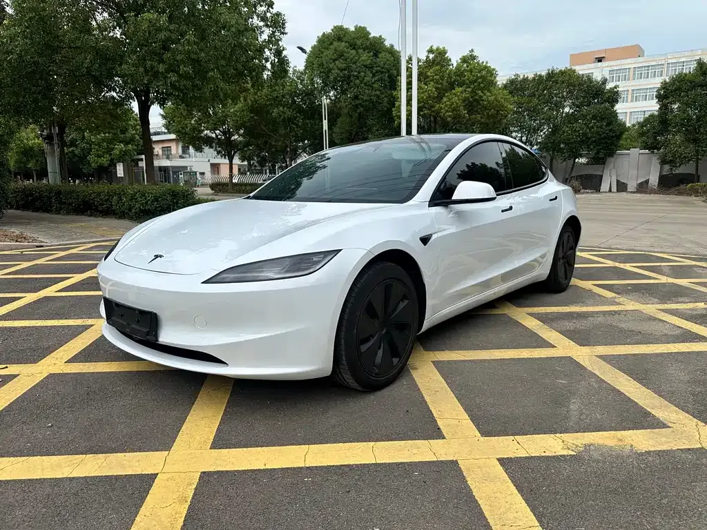 Tesla Model 3 — фото 1