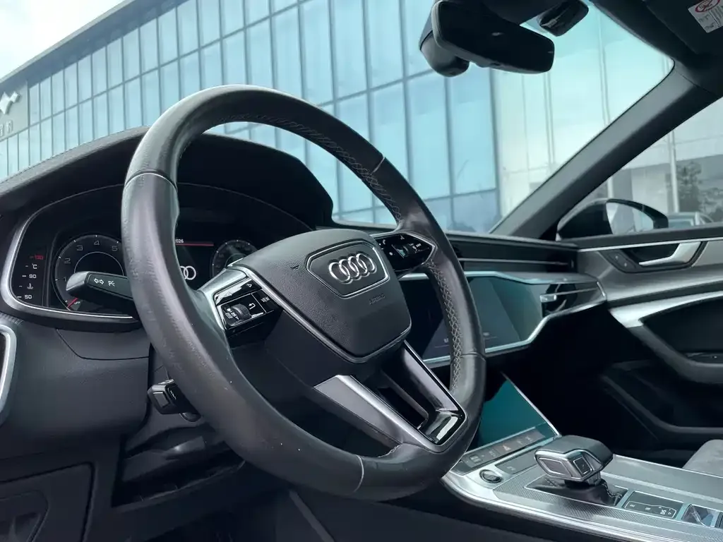 Audi A6L — фото 2