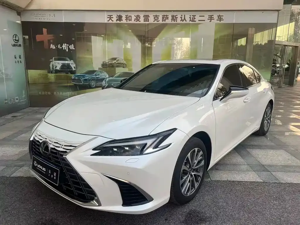 Lexus ES — фото 1