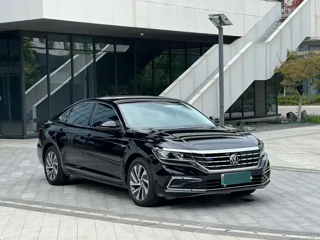 Volkswagen Passat PHEV — фото 6