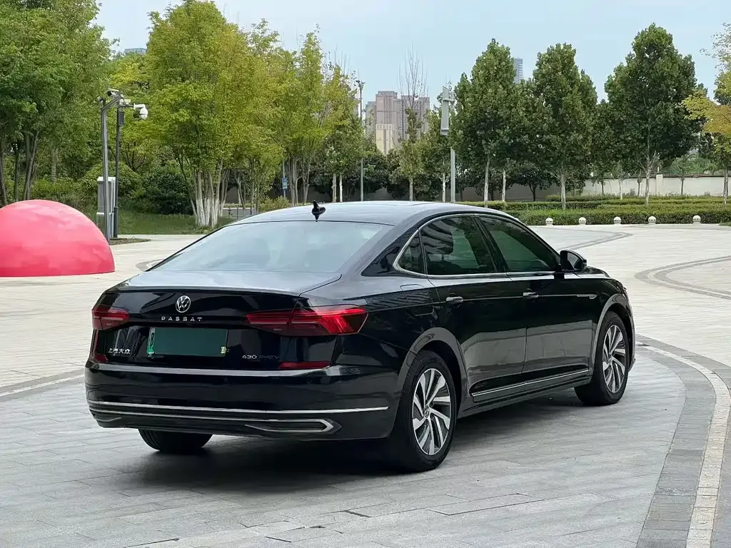 Volkswagen Passat PHEV — фото 4