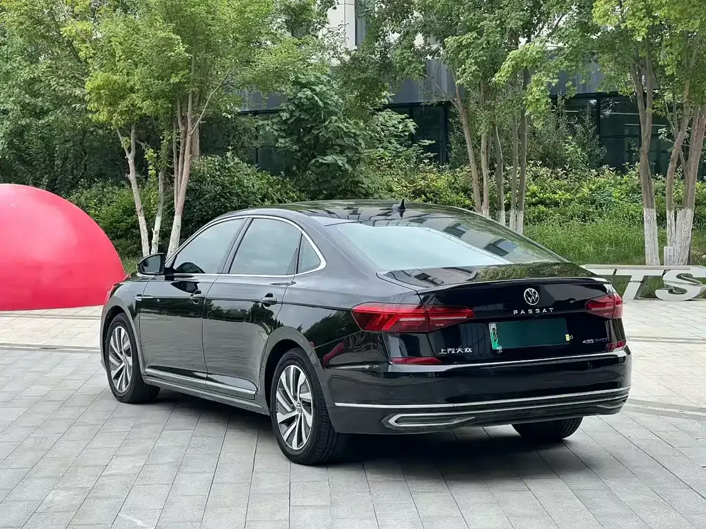 Volkswagen Passat PHEV — фото 8