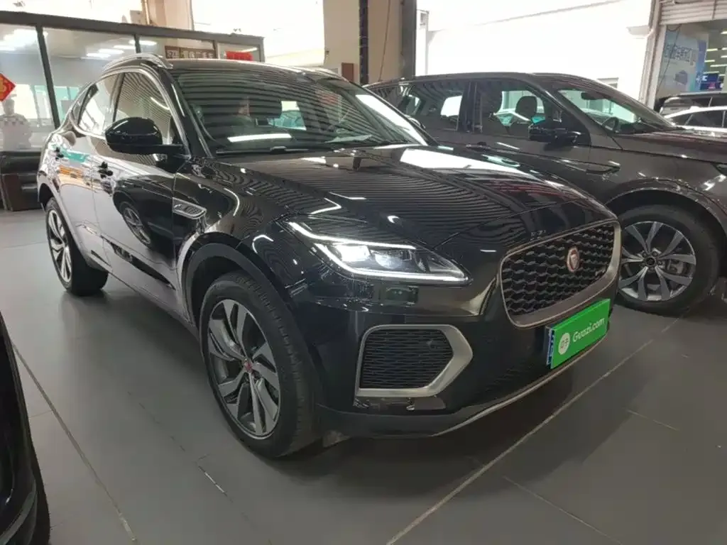 Jaguar E-PACE — фото 10