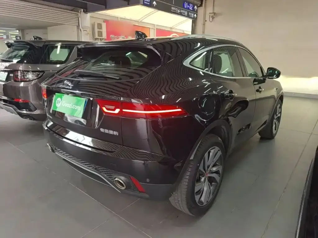 Jaguar E-PACE — фото 6